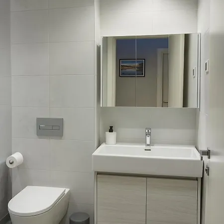 Waterfront Penthouse 17th Last Floor